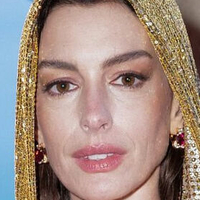 Anne Hathaway Nude