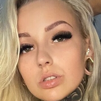 Bombenblondie Nude