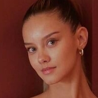 Nicola Cavanis Nude