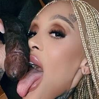 QueenYella Nude