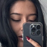 yolivia Nude